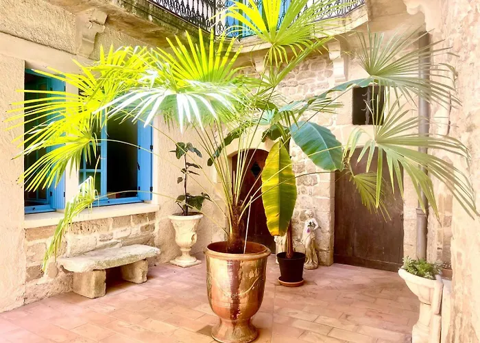 Le Logis Du Chateau , Charme Au Coeur De Sommières